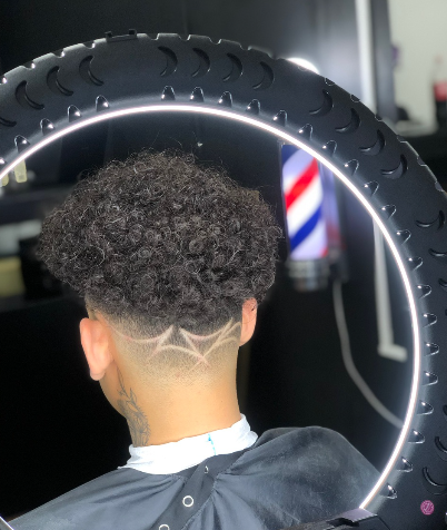Desenho artístico no cabelo